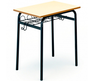 Mesa escolar para aula didáctica de formación con diseño clásico de pupitre, estructura con bandeja portadocumentos de tubo de acero negro y tablero de madera en haya