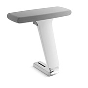 Silla negra con respaldo ergonómico de malla blanca