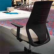 Silla con respaldo alto para zonas de trabajo modernas y ambientes creativos eFit Actiu