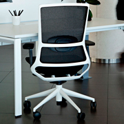 Silla de oficina ergonómica y elegante TNK 500 de Actiu