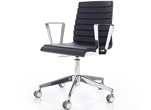 Silla de oficina giratoria o confidente Top de Dile Office con respaldo de madera y elastómetro negro